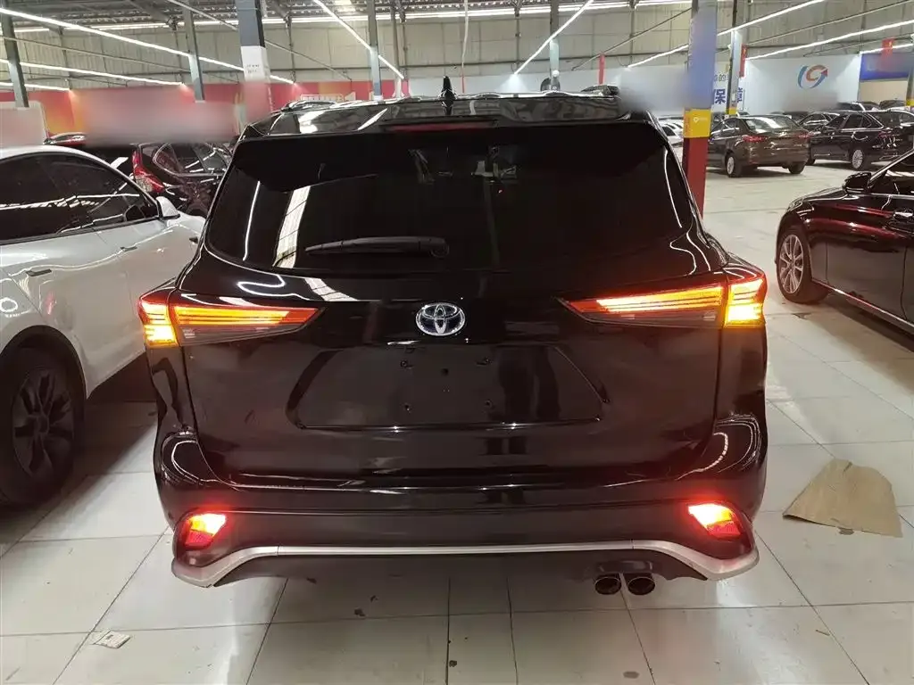 Toyota Crown Kluger 2022 из CN, фото 10