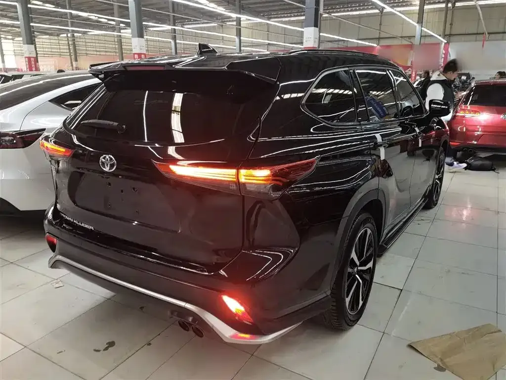 Toyota Crown Kluger 2022 из CN, фото 3
