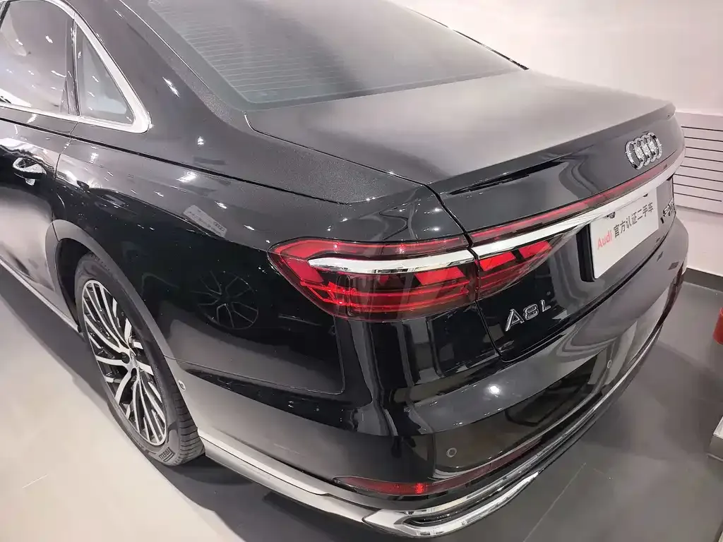 Audi A8 — фото 10