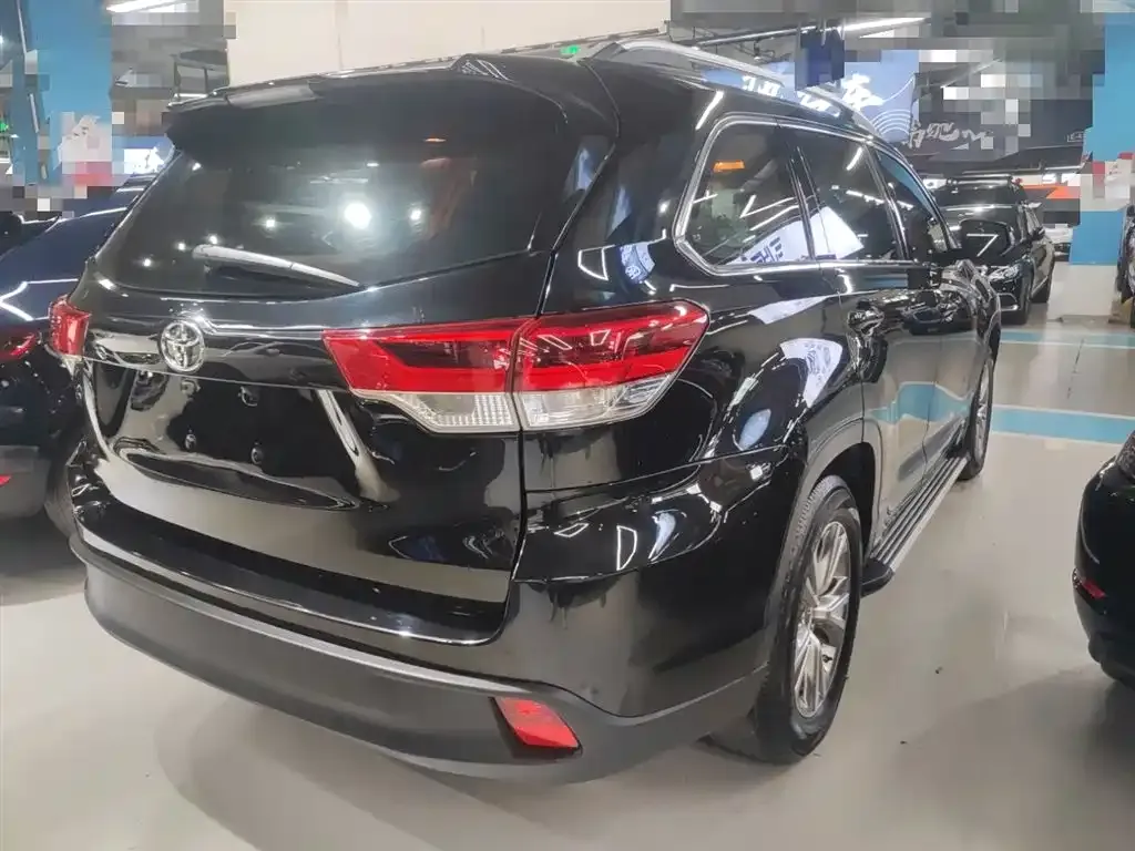 Toyota Highlander — фото 10