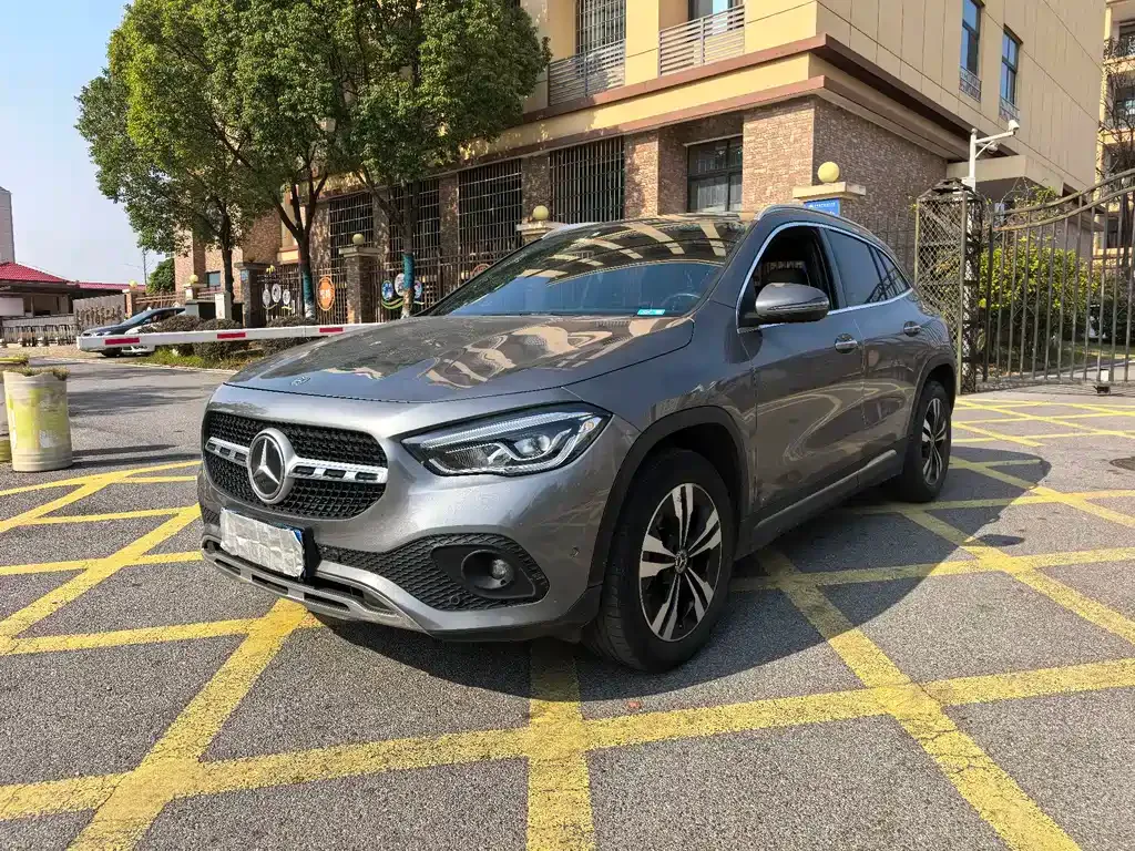 Mercedes-Benz GLA — фото 1