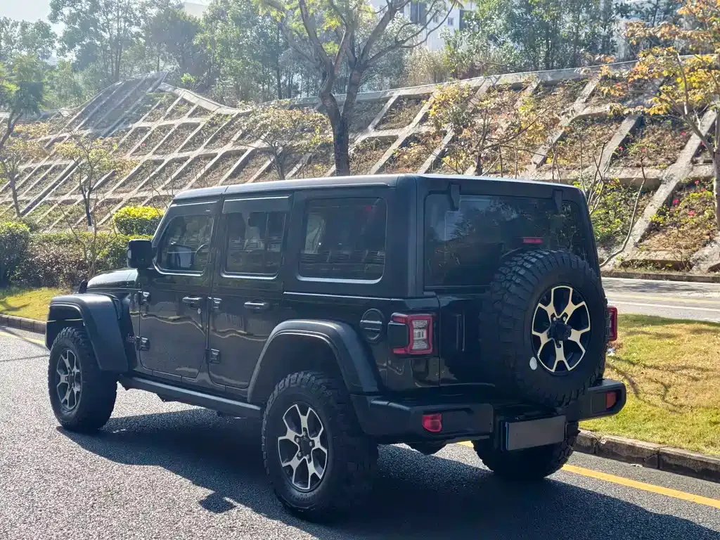 Jeep Wrangler — фото 10