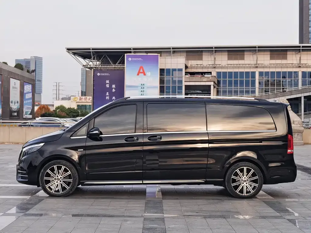 Mercedes-Benz V-Class 2023 из CN, фото 3