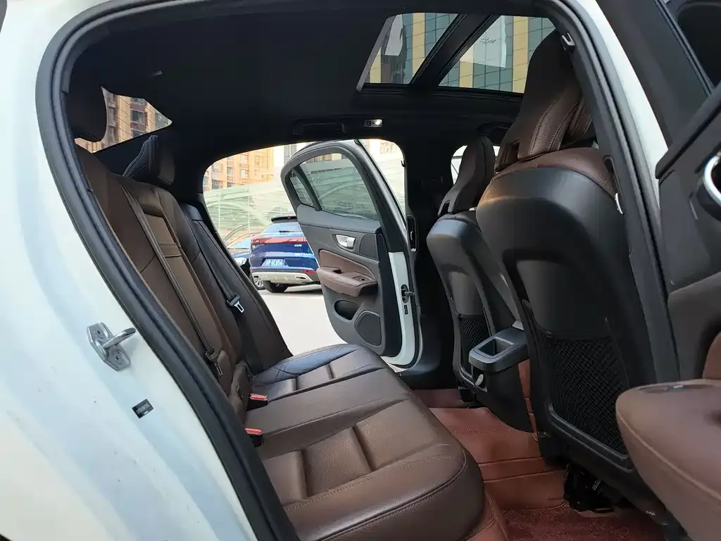 Volvo S60 2022 из CN, фото 5