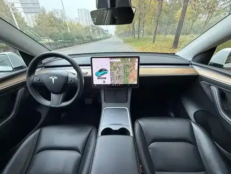 Tesla Model Y — фото 6
