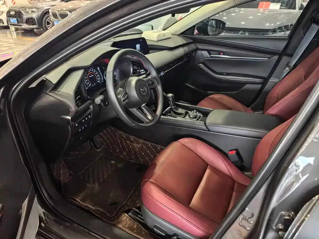 Mazda 3 Axela 2025 из CN, фото 2