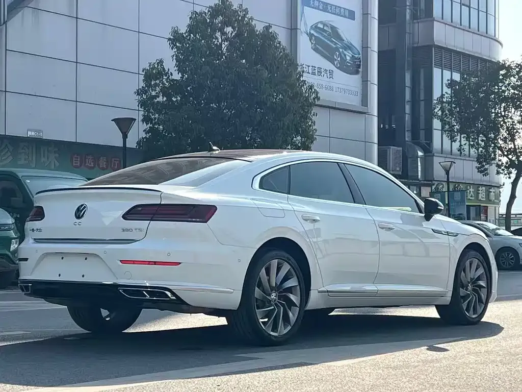 Volkswagen CC 2023 из CN, фото 7