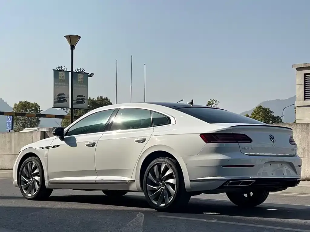 Volkswagen CC 2023 из CN, фото 2