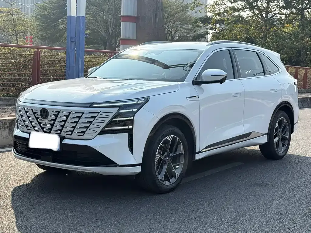 Changan CS75PLUS — фото 1