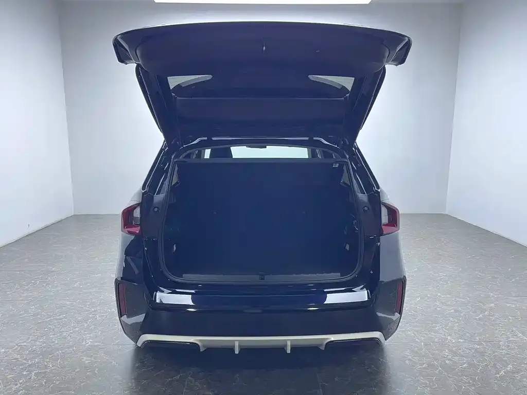 BMW iX1 2024 из CN, фото 2
