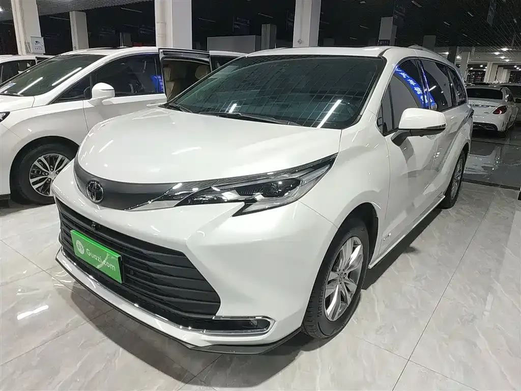 Toyota Sienna 2025 из CN, фото 1