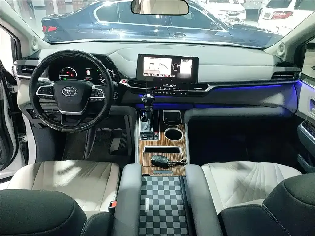 Toyota Sienna 2025 из CN, фото 2