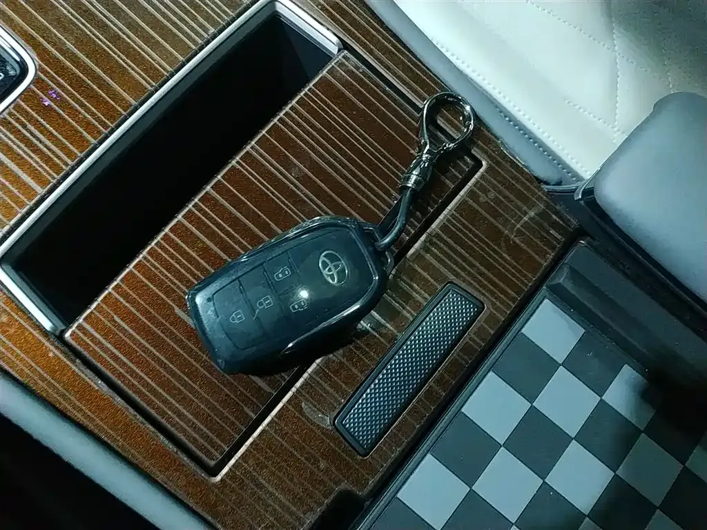 Toyota Sienna 2025 из CN, фото 8