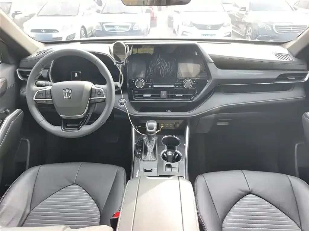 Toyota Crown Kluger 2024 из CN, фото 4