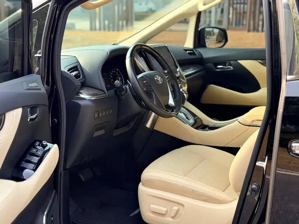 Toyota Alphard 2022 из CN, фото 3