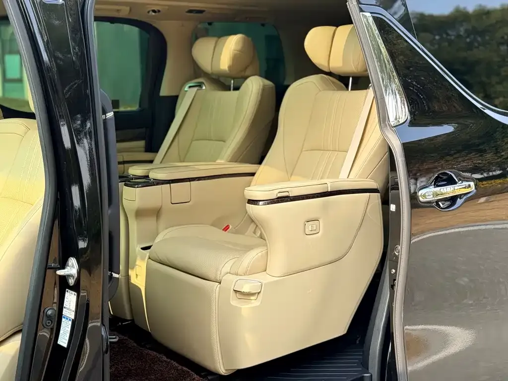 Toyota Alphard 2022 из CN, фото 2