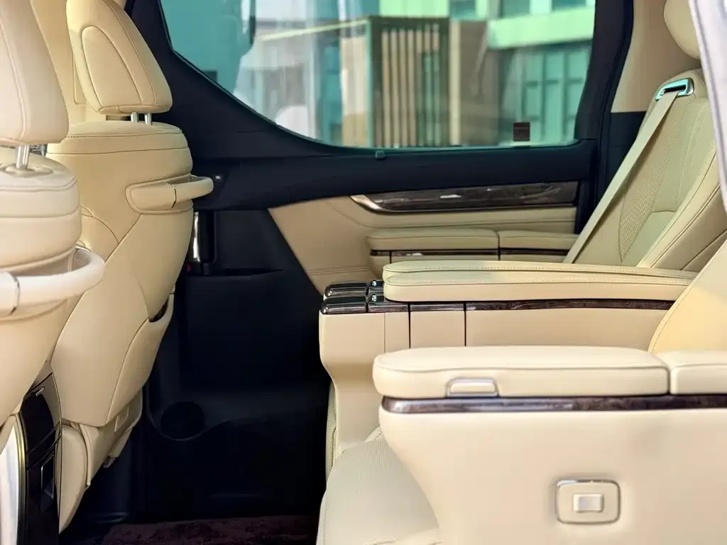 Toyota Alphard 2022 из CN, фото 4