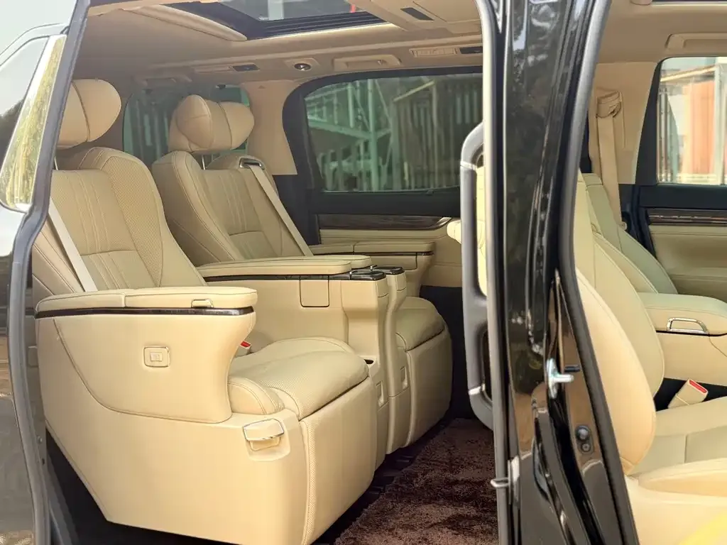Toyota Alphard 2022 из CN, фото 5