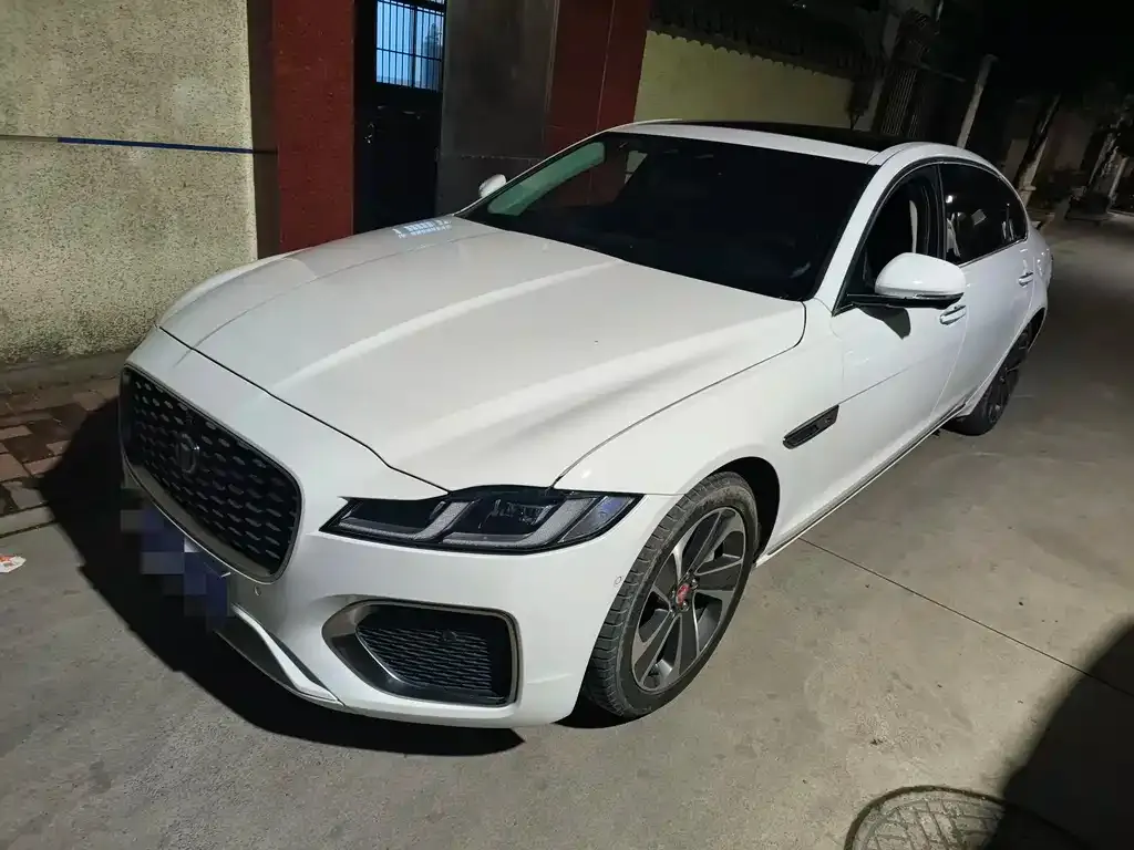 Jaguar XFL — фото 1