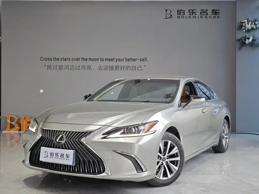 Lexus ES — фото 1