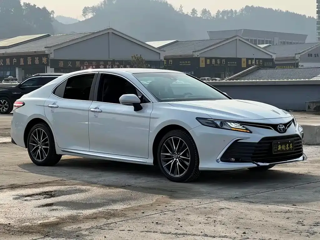 Toyota Camry — фото 4