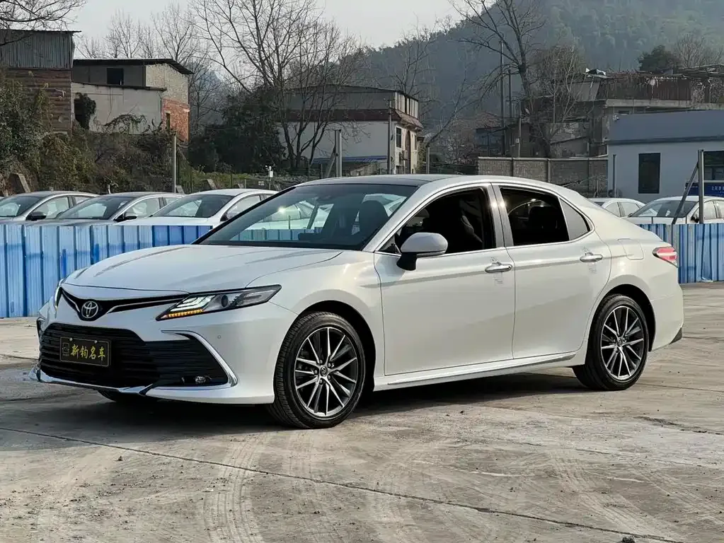 Toyota Camry — фото 7