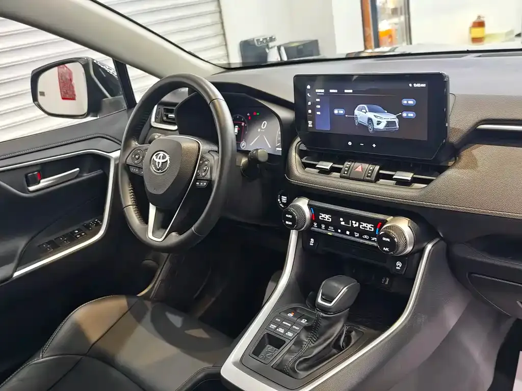 Toyota Wildlander 2023 из CN, фото 3