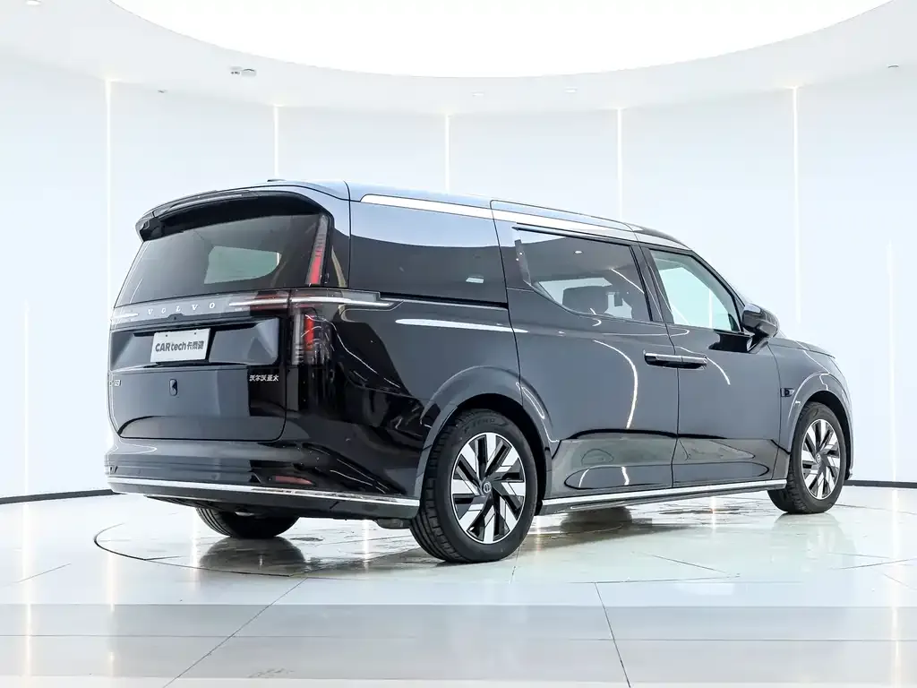 Volvo EM90 2024 из CN, фото 10