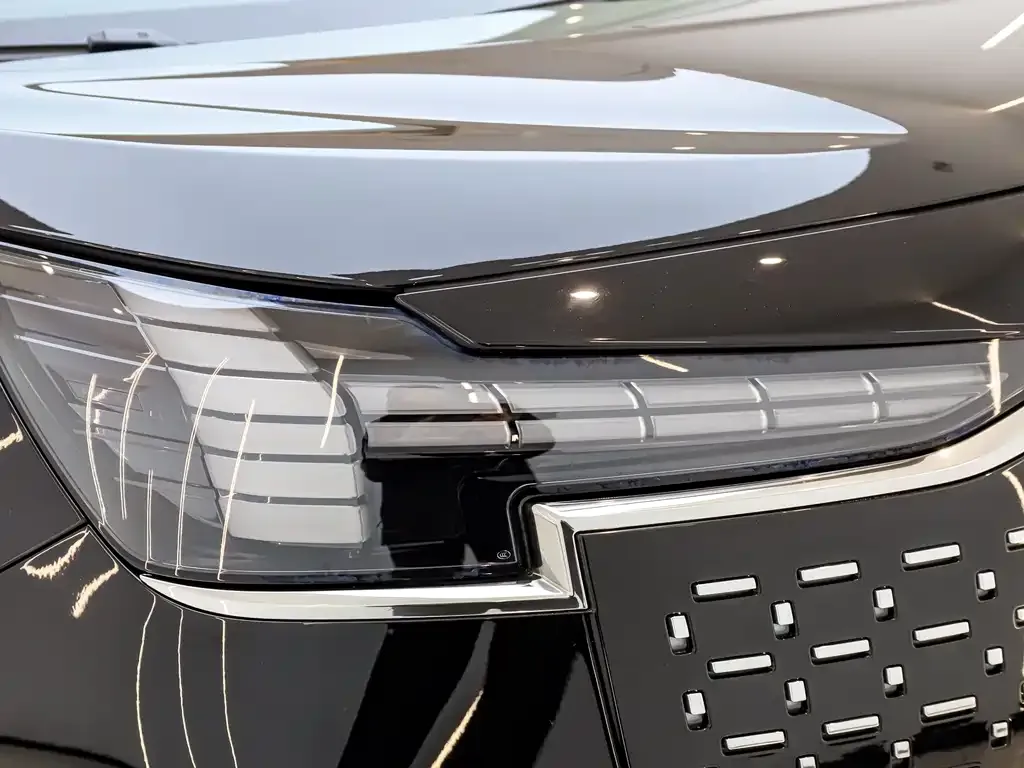 Volvo EM90 2024 из CN, фото 9