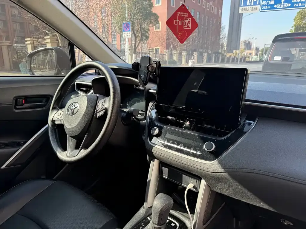 Toyota Corolla Cross 2024 из CN, фото 8