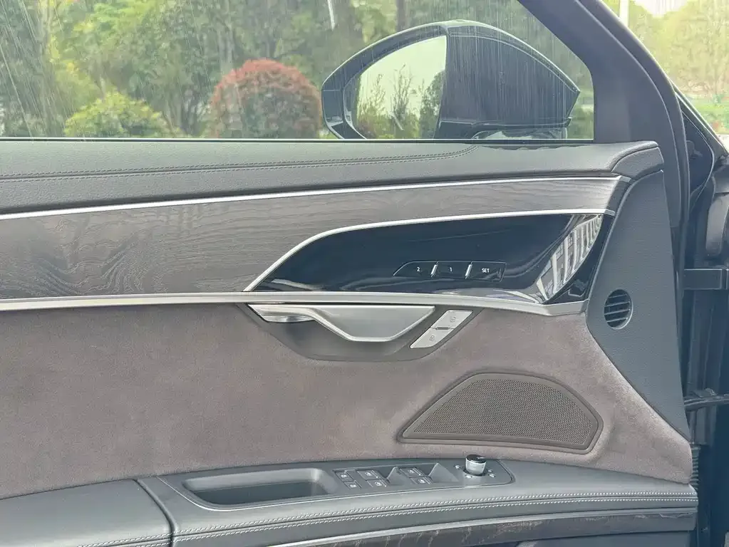 Audi A8 2024 из CN, фото 2