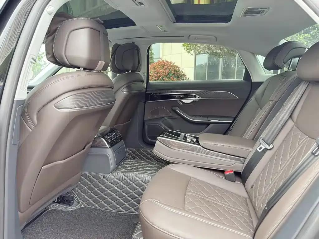 Audi A8 2024 из CN, фото 5