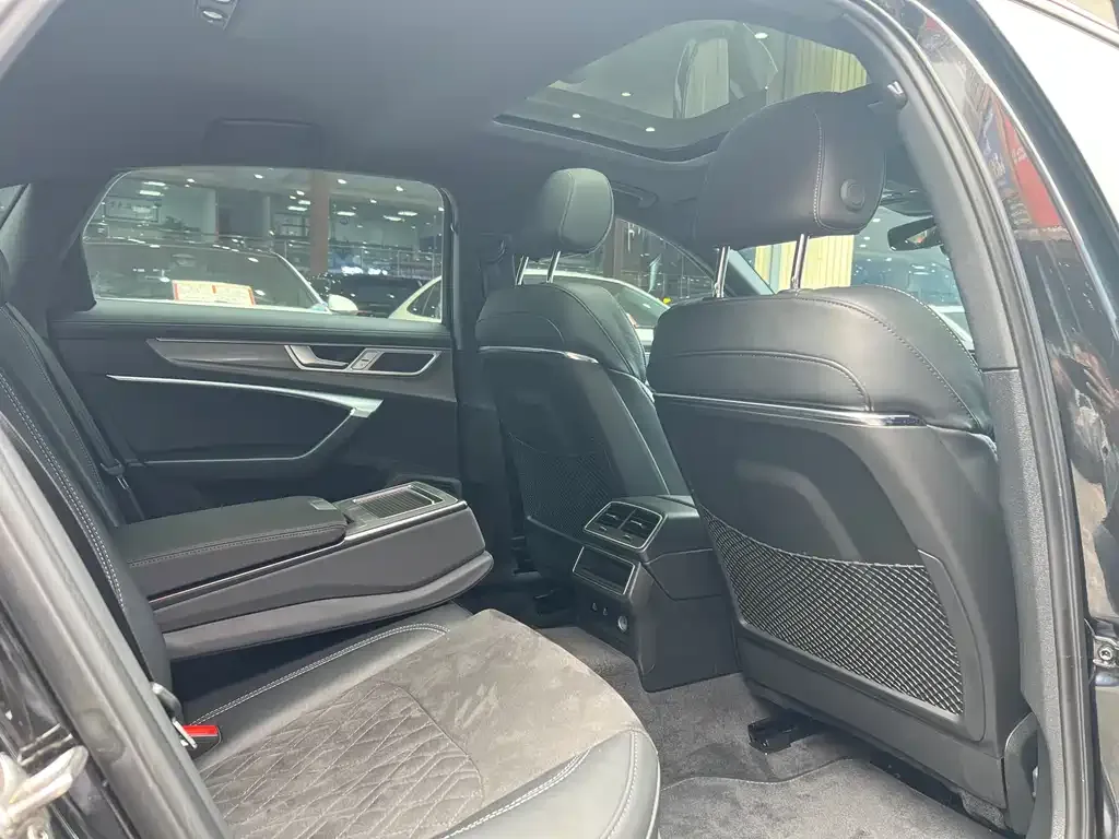 Audi A6L 2023 из CN, фото 2