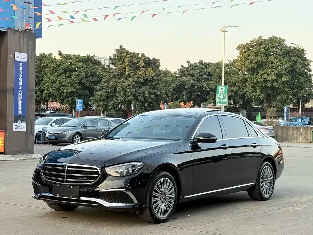 Mercedes-Benz E-Class — фото 1
