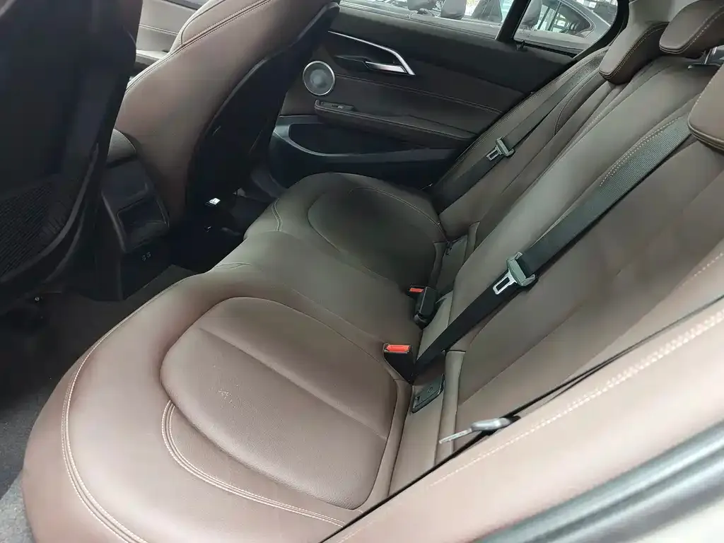 BMW 1 Series 2021 из CN, фото 3