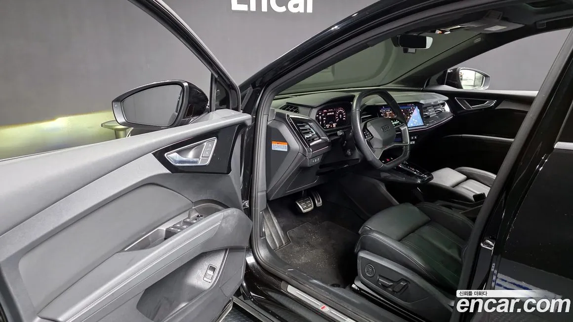 Audi Q4 e-tron — фото 10