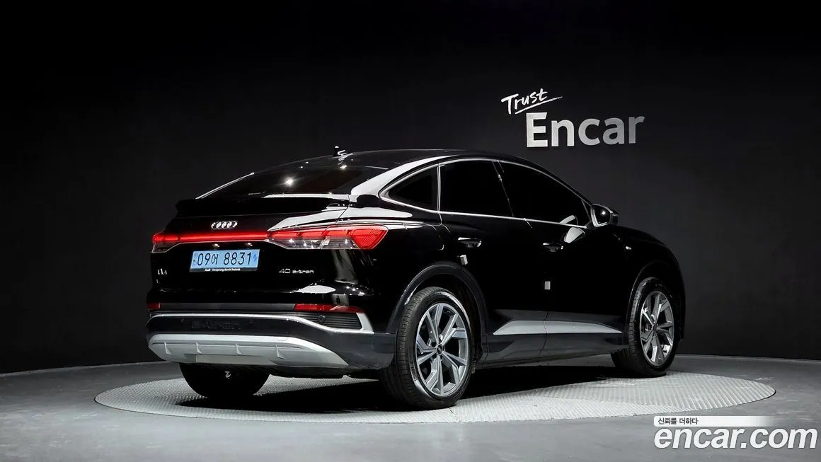Audi Q4 e-tron — фото 2
