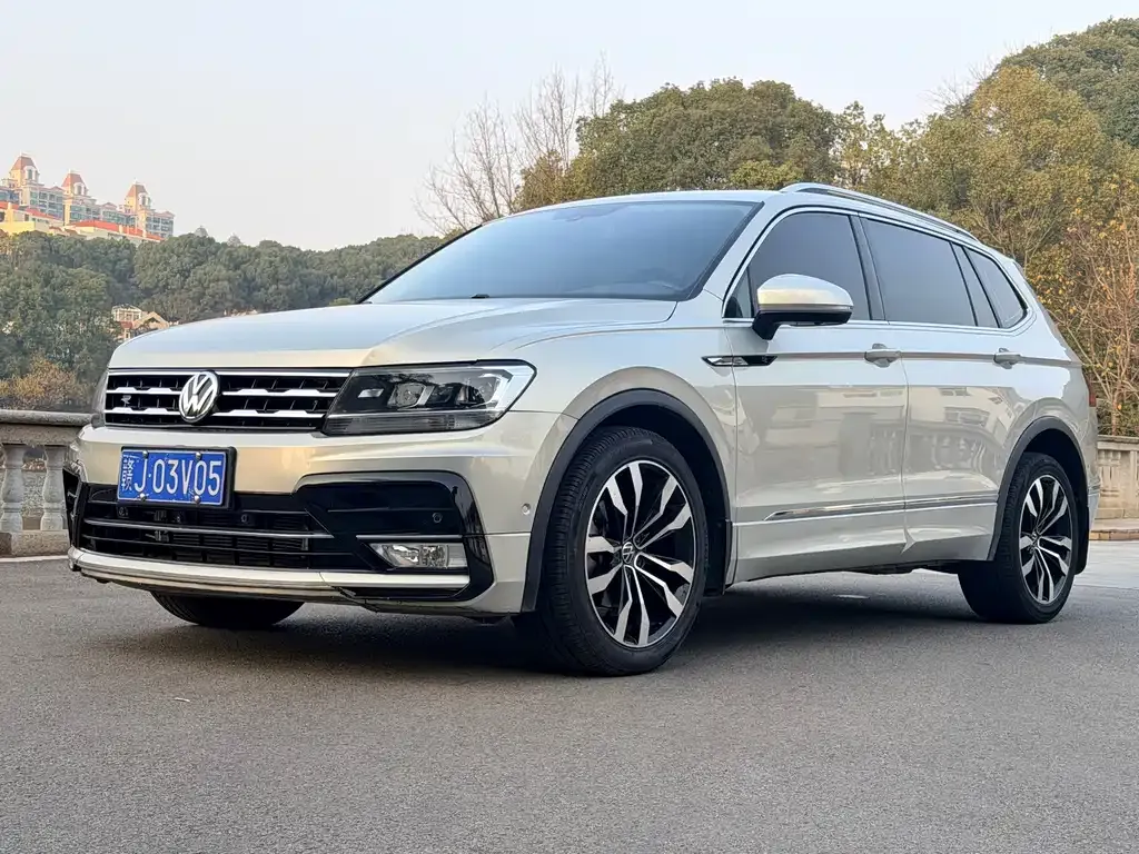 Volkswagen Tiguan L — фото 1