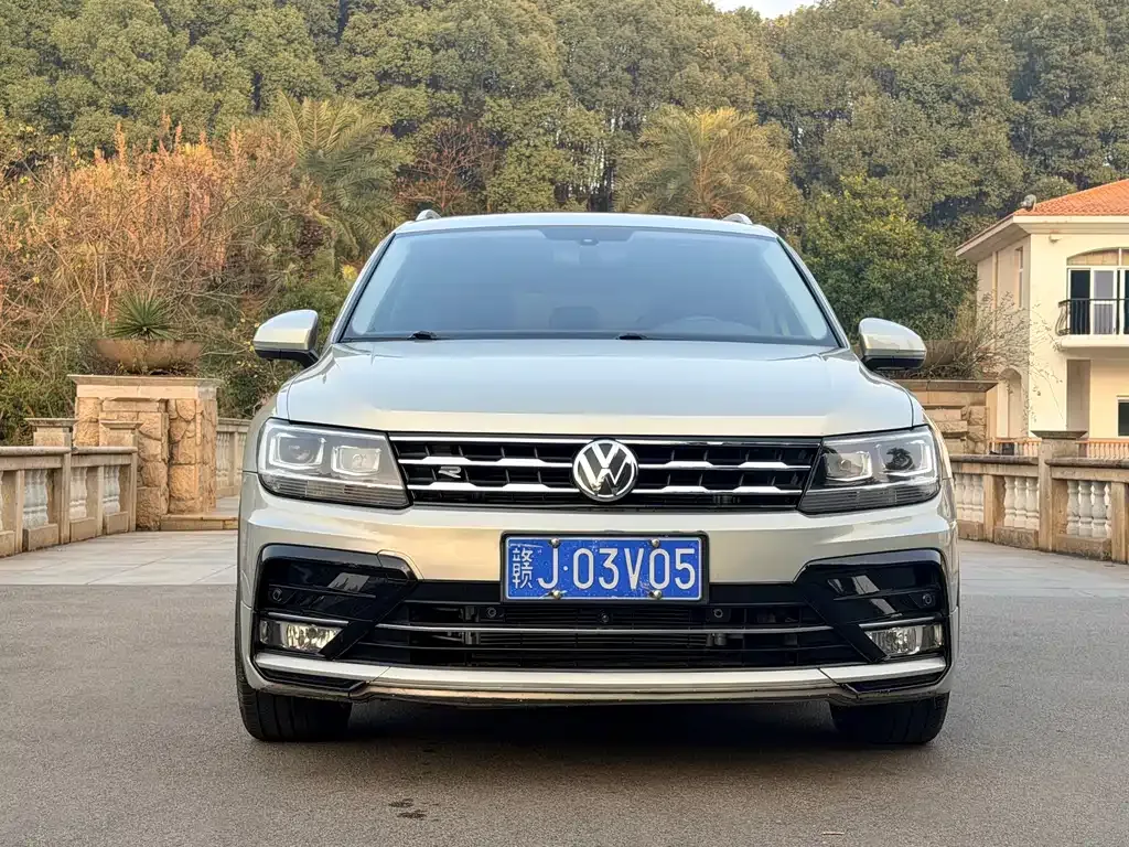 Volkswagen Tiguan L — фото 10