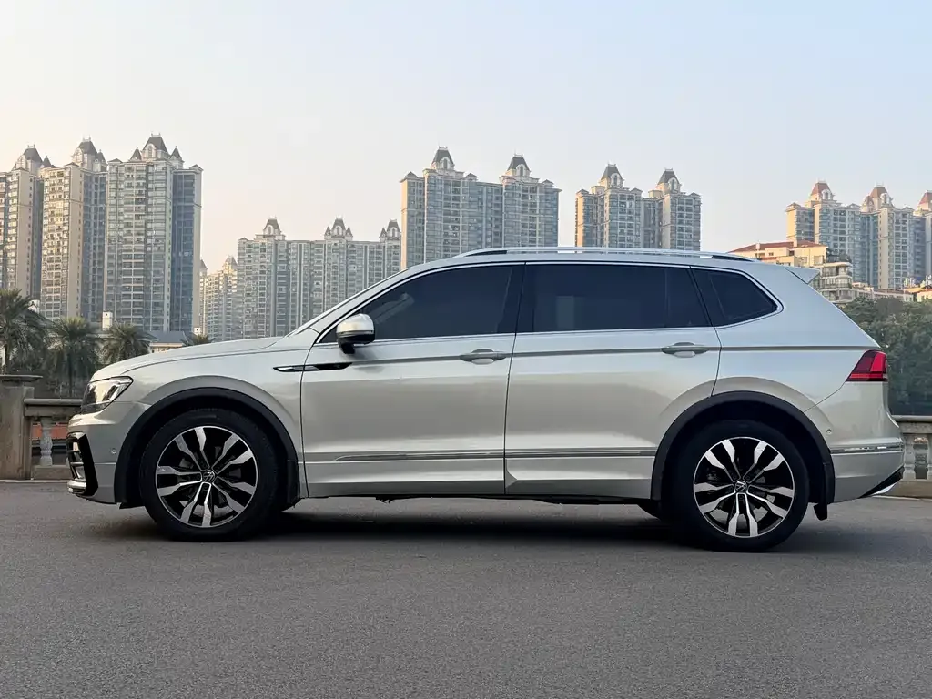 Volkswagen Tiguan L — фото 5