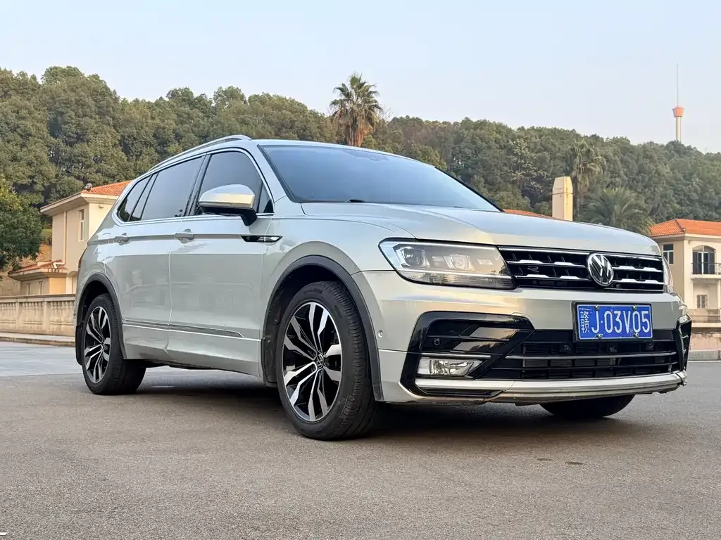 Volkswagen Tiguan L — фото 9
