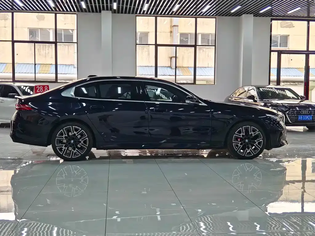 BMW 5 Series 2024 из CN, фото 5