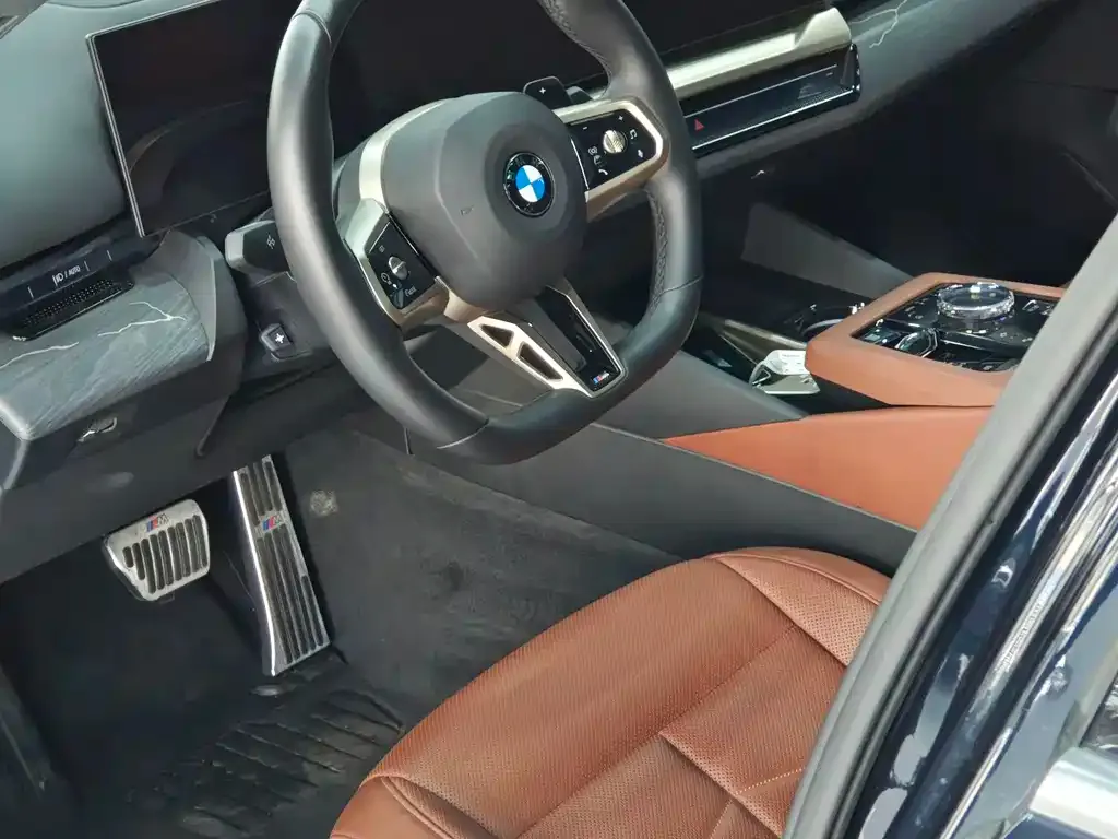 BMW 5 Series 2024 из CN, фото 3
