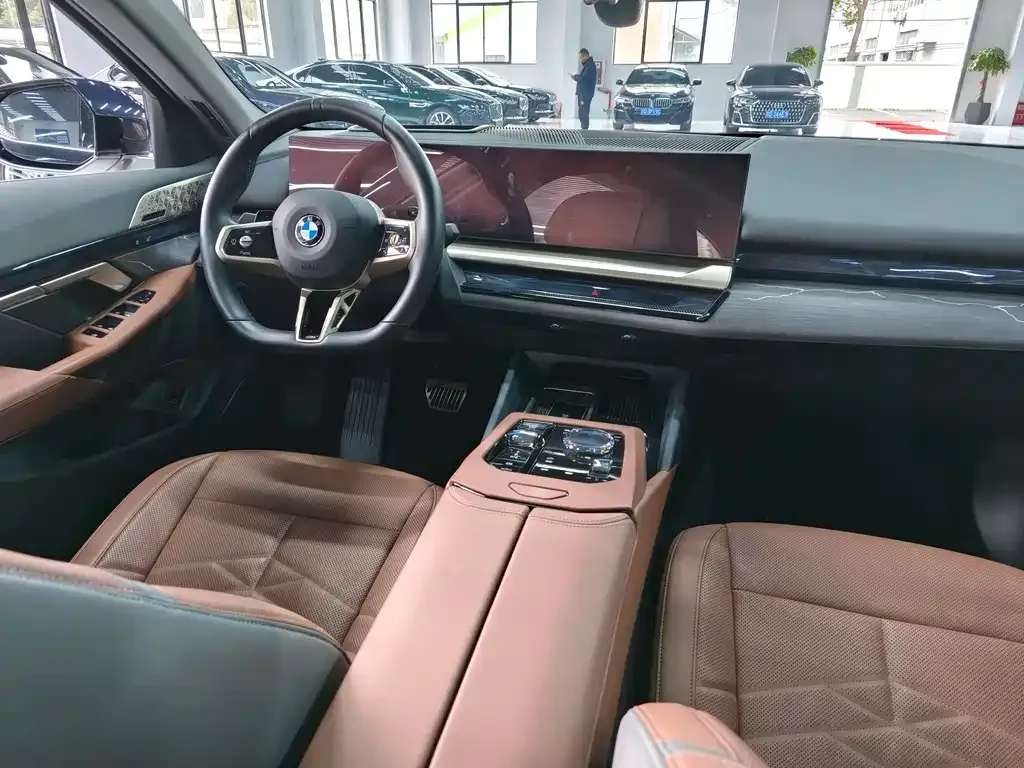 BMW 5 Series 2024 из CN, фото 6