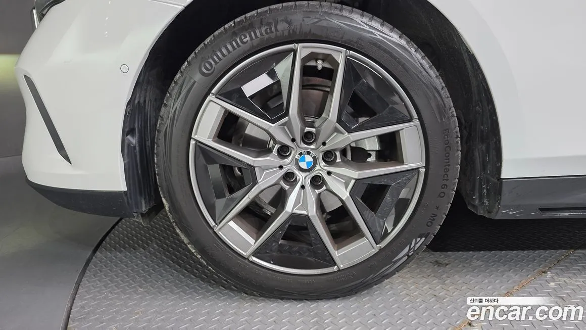 BMW 5-Series 2025 из KR, фото 5