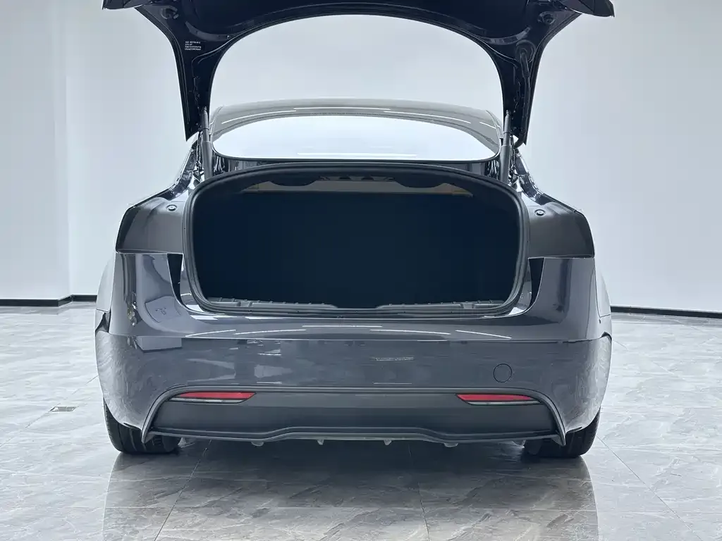 Tesla Model 3 — фото 9