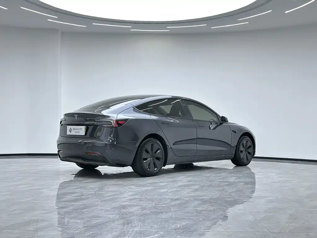 Tesla Model 3 — фото 5