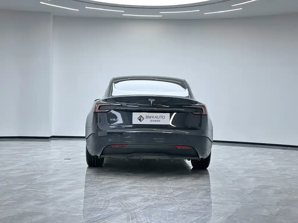 Tesla Model 3 — фото 3