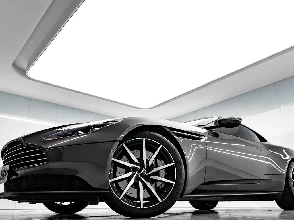 Aston Martin DB11 2022 из CN, фото 5