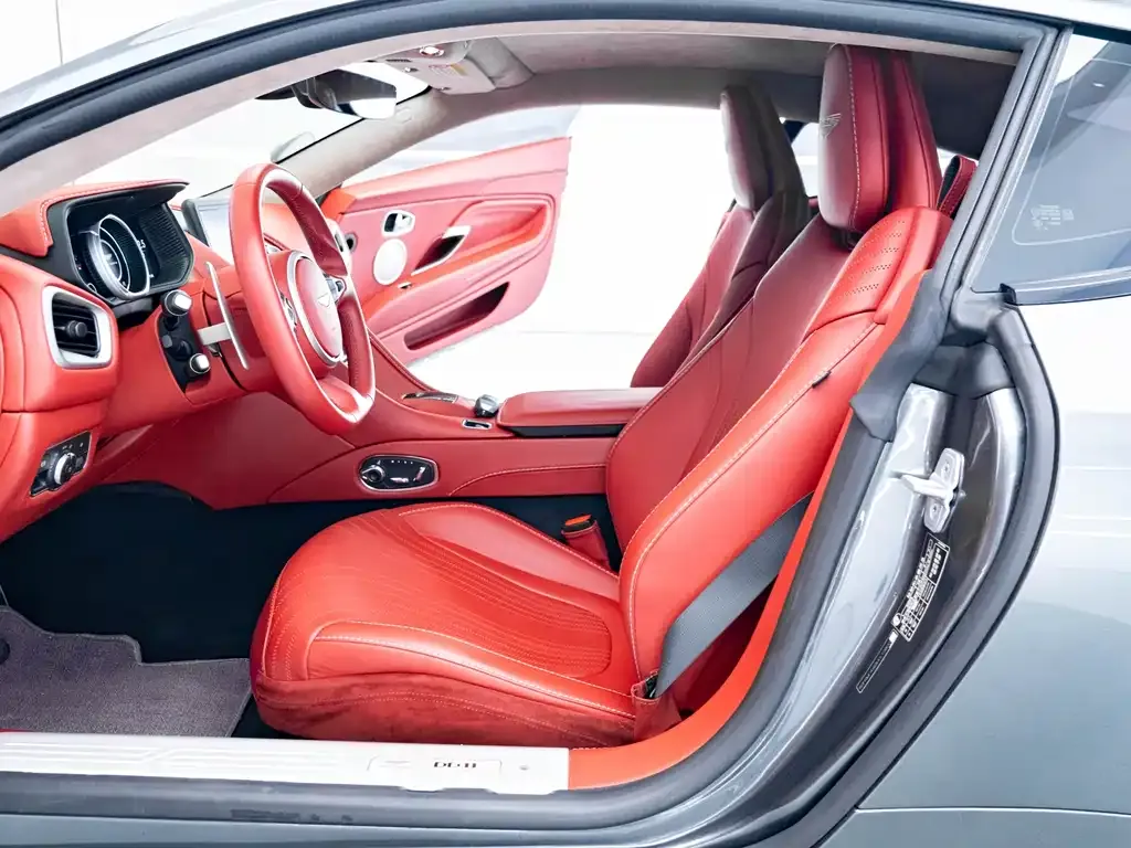 Aston Martin DB11 2022 из CN, фото 7